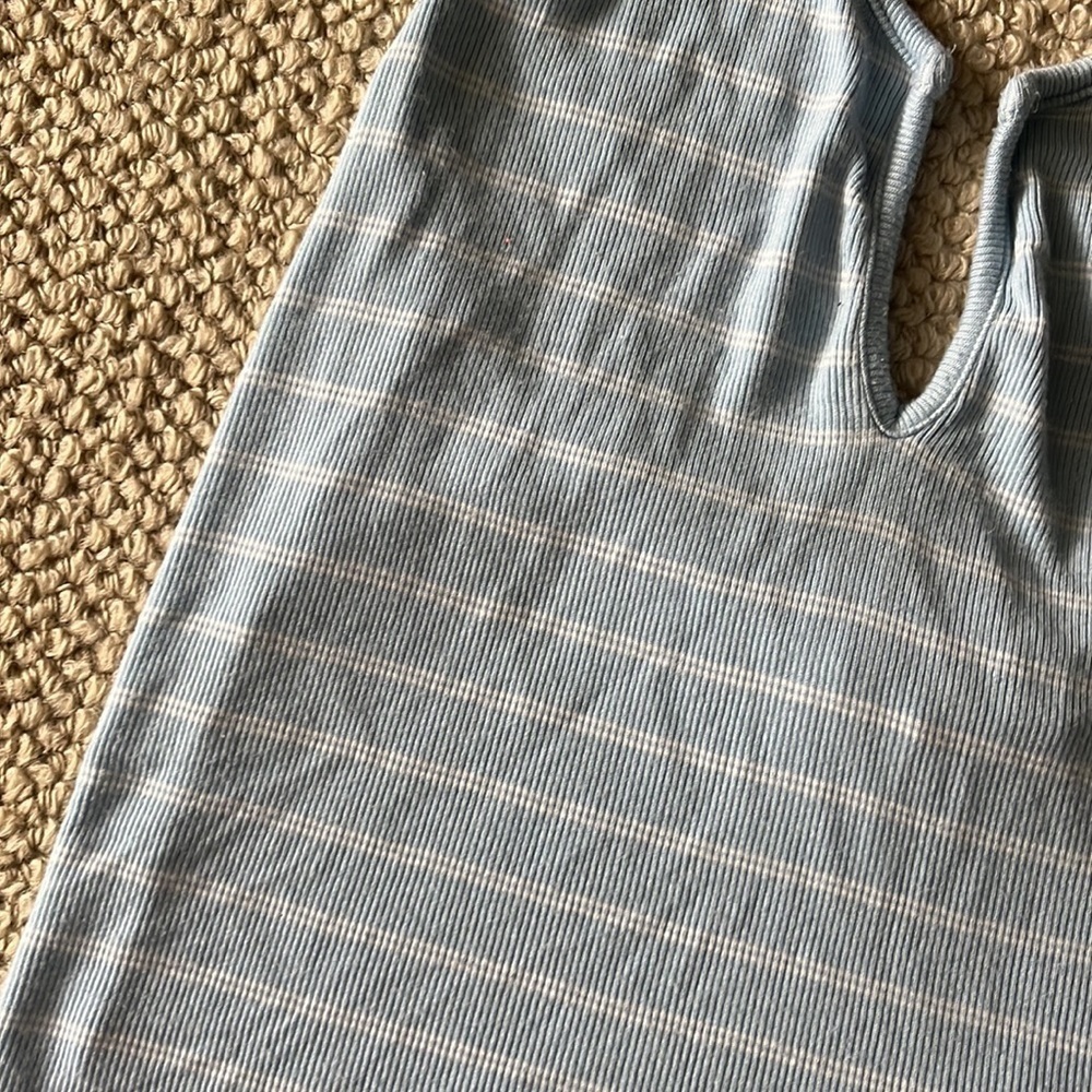 Halter top - Picture 3 of 4